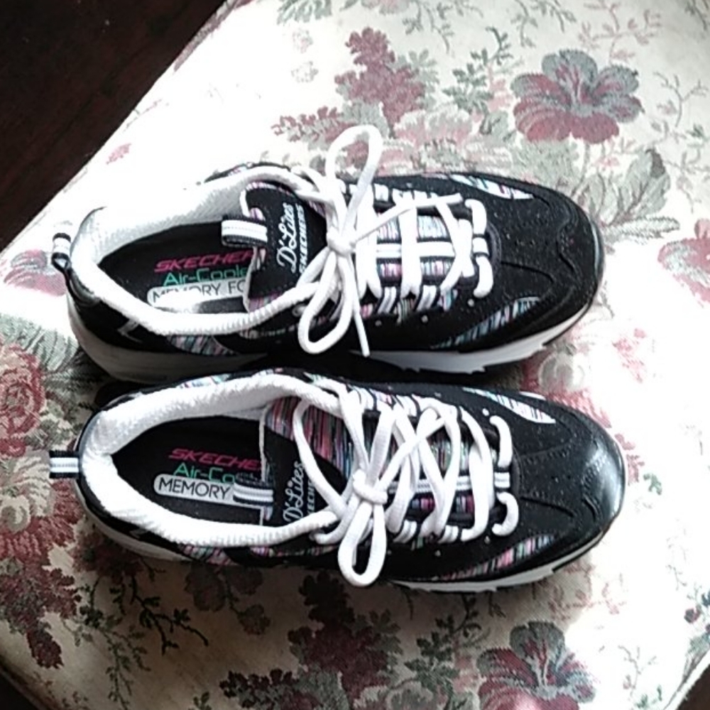 Sketches sneakers 7.5 size